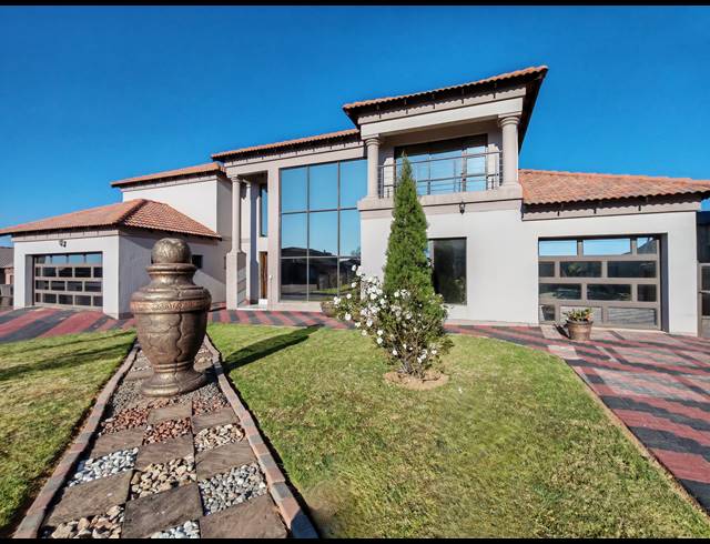 6 BEDROOM HOUSE FOR SALE IN THREE RIVERS EAST
